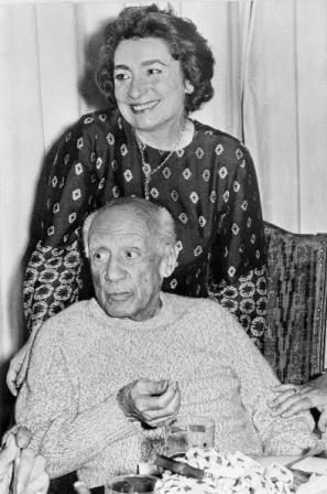 Pablo_Picasso_with_Jaklin.jpg
