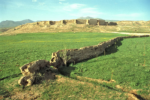 ruins-takht-e-suleiman-01-500.jpg